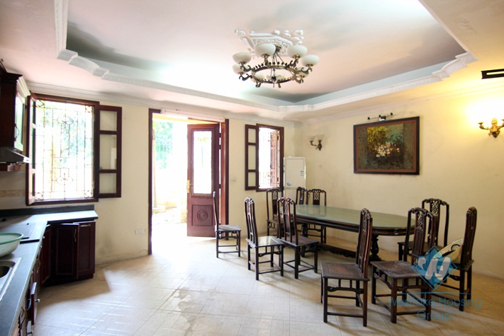 Cheap house for rent in the heart of Tay Ho over 400 sqm usage area